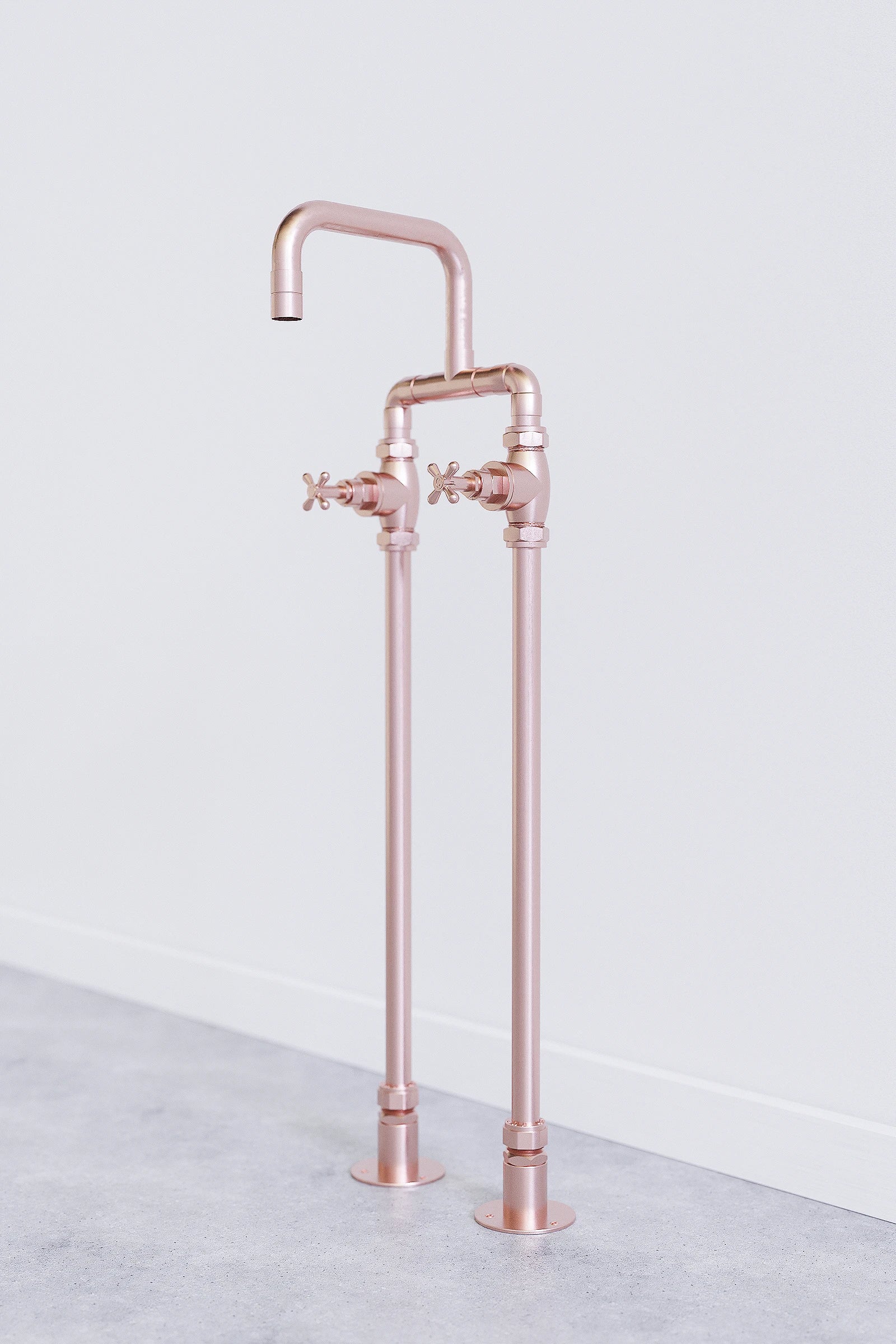 Freestanding copper bath tap