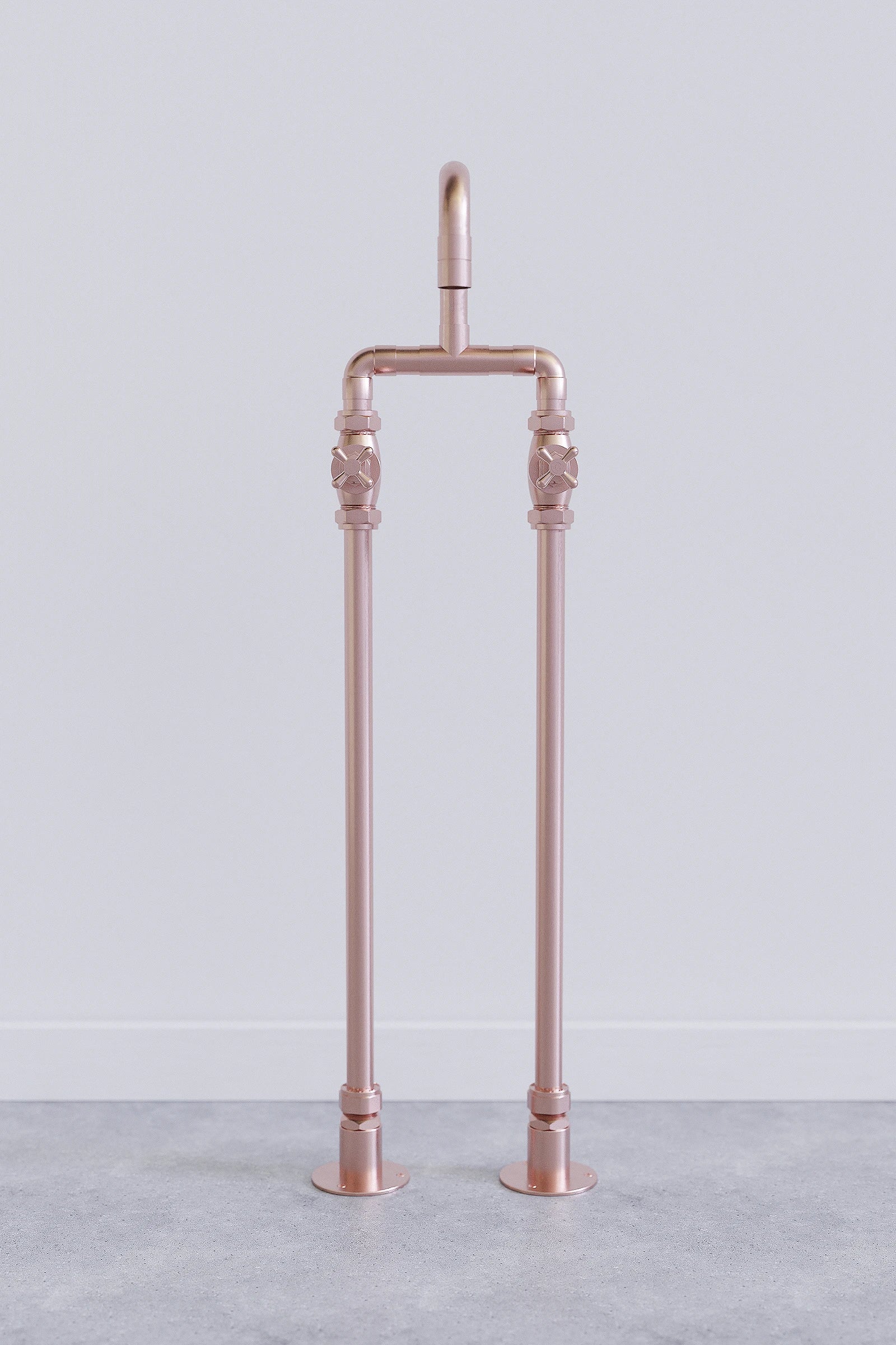 Freestanding copper bath tap front