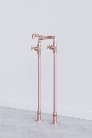 Freestanding copper bath tap