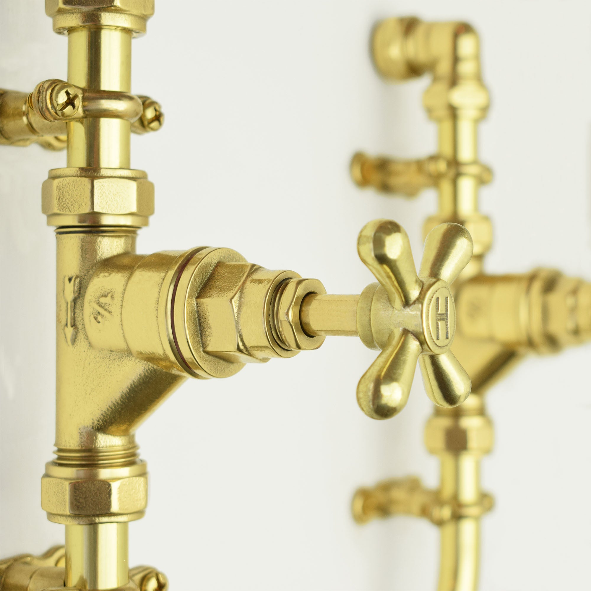 Fully brass wall mounted tap with cross-head tap head