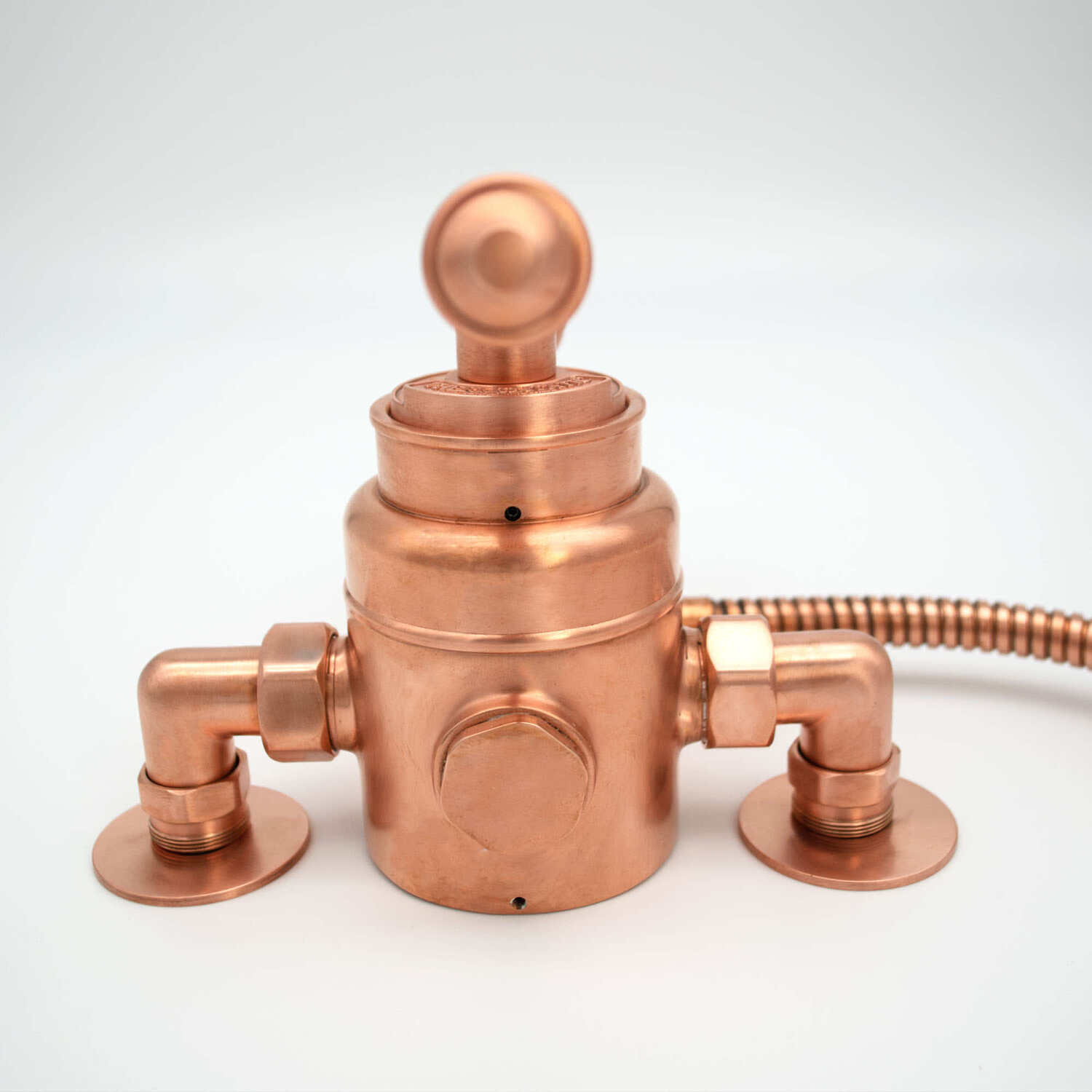 Copper thermostatic valve with easy-to-use temperature adjustment copper handle - underside photo