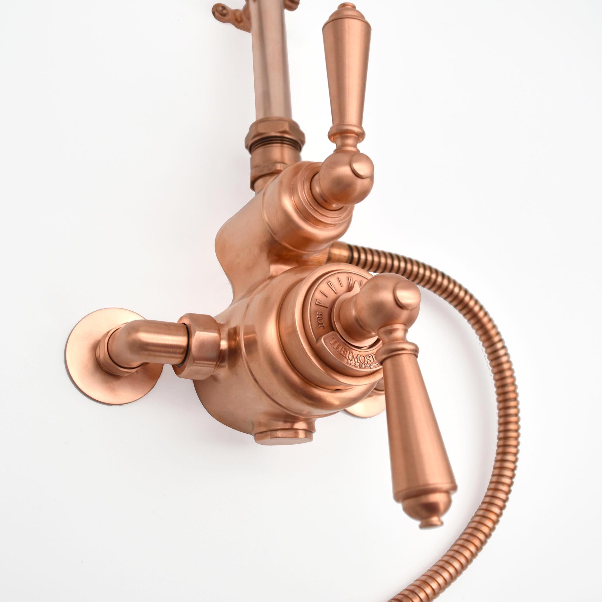 Copper thermostatic shower valve with precision temperature control